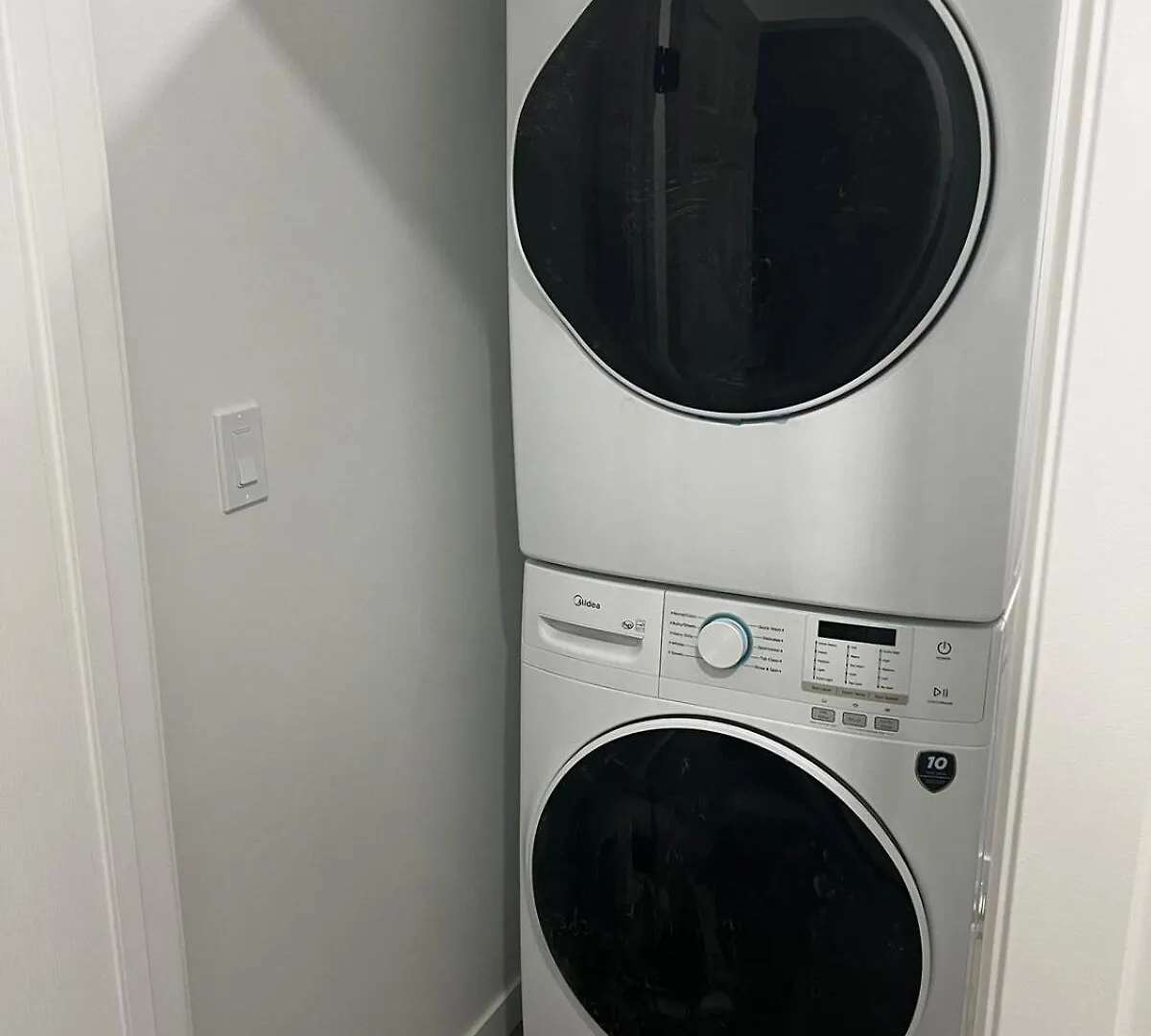 アパート Basement In Keswick Edmontonアパートメント