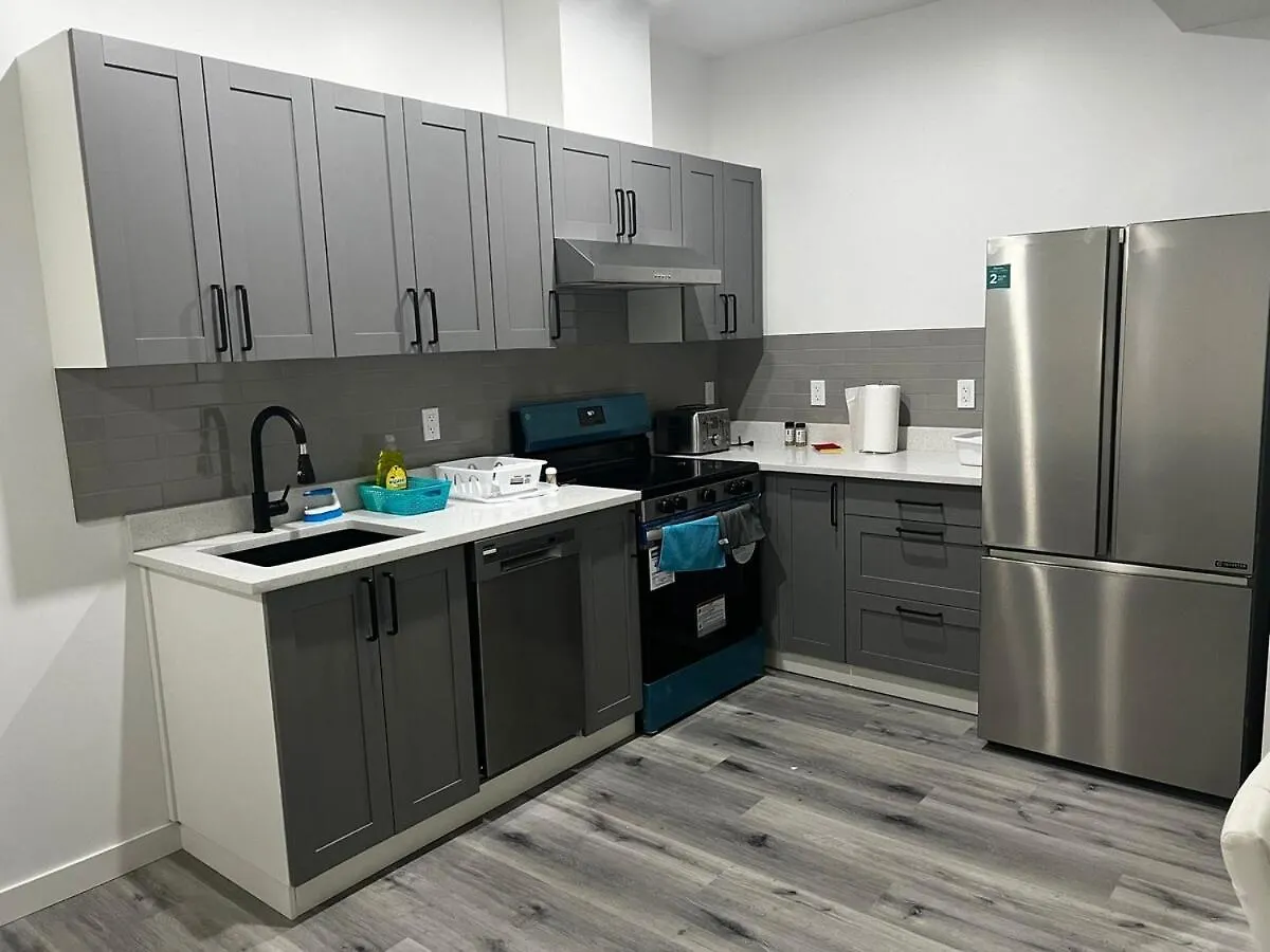 Basement In Keswick Edmontonアパートメント エドモントン